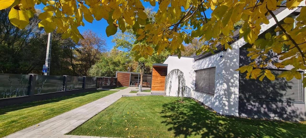 Meszes Apartman Kalocsa Luaran gambar